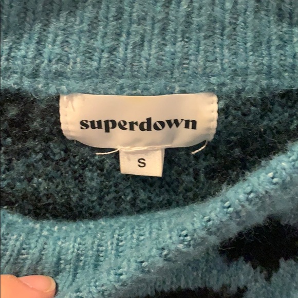 Super down cheetah print cropped sweater! - Picture 2 of 3